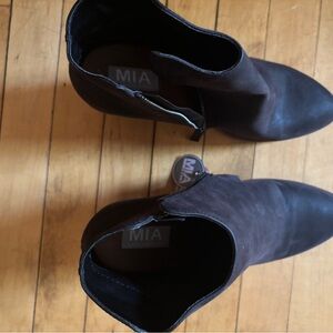 New MIA Booties (9.5)
